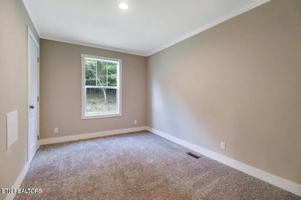 216 Valerie Drive (8.53 Acres) Deer Lodge TN 37726-3506