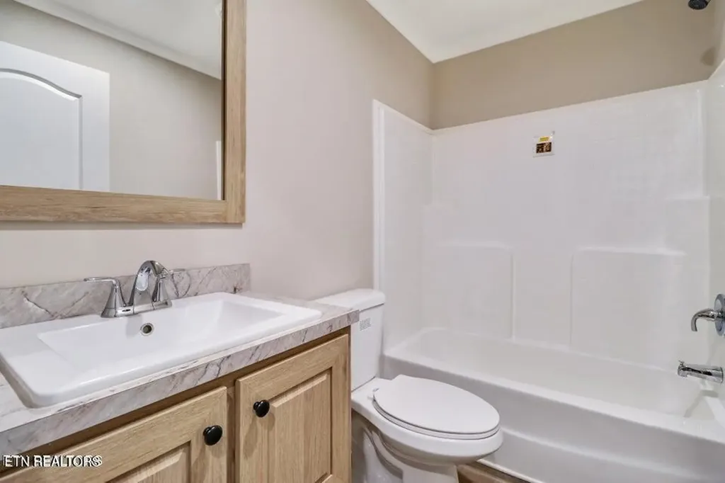 216 Valerie Drive (8.53 Acres) Deer Lodge TN 37726-3506