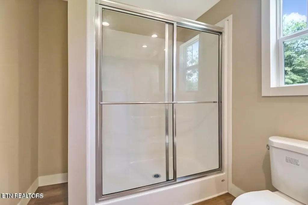 216 Valerie Drive (8.53 Acres) Deer Lodge TN 37726-3506