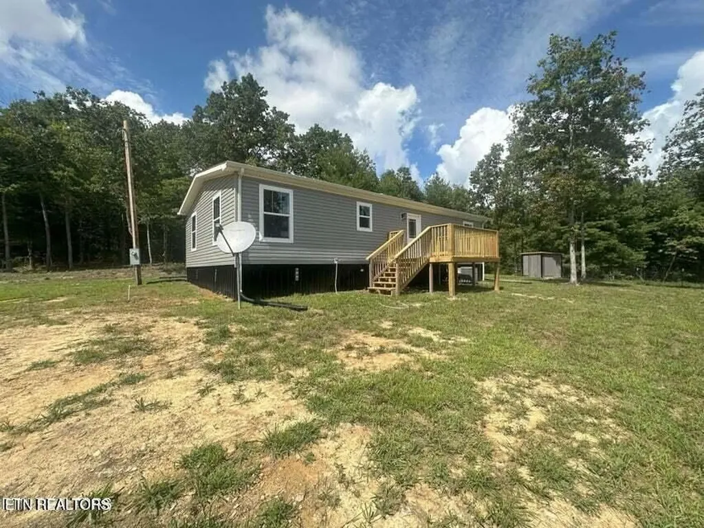 216 Valerie Drive (8.53 Acres) Deer Lodge TN 37726-3506
