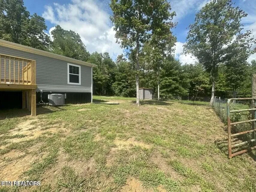 216 Valerie Drive (8.53 Acres) Deer Lodge TN 37726-3506