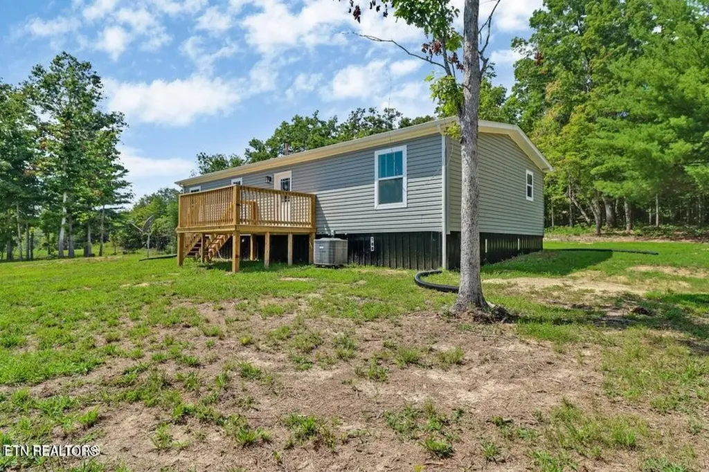 216 Valerie Drive (8.53 Acres) Deer Lodge TN 37726-3506