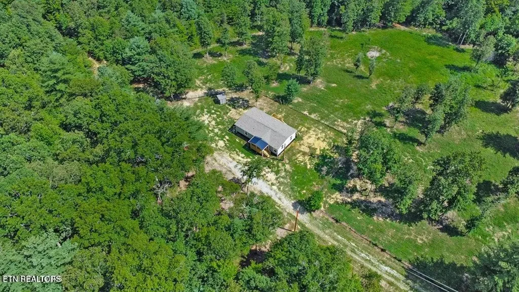216 Valerie Drive (8.53 Acres) Deer Lodge TN 37726-3506