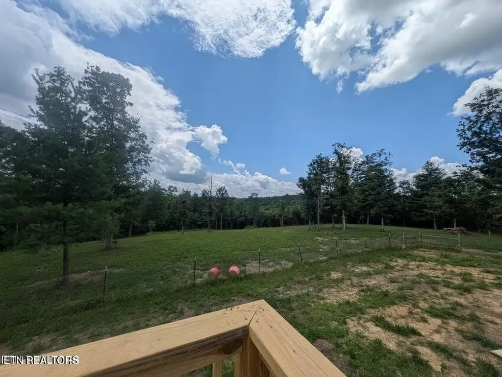 216 Valerie Drive (8.53 Acres) Deer Lodge TN 37726-3506