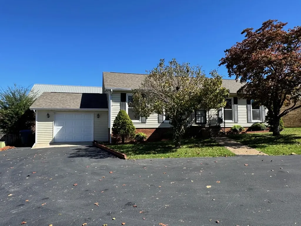 34 Hampton Square Crossville TN 38555