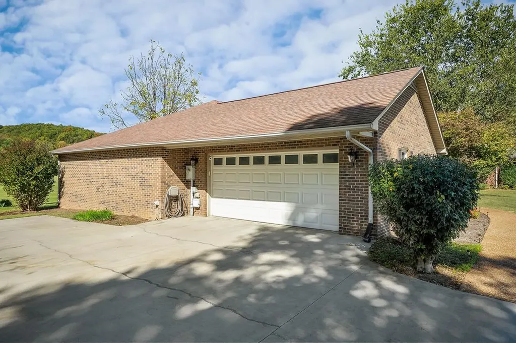 1128 N Plantation Drive Cookeville TN 38506