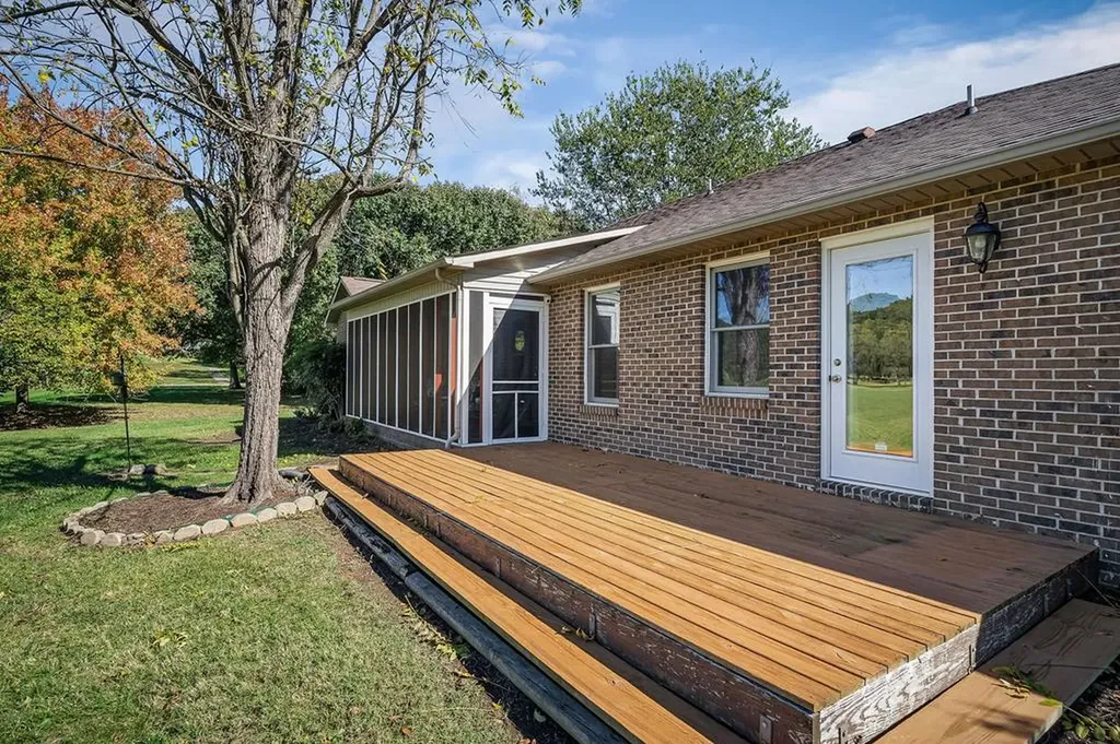 1128 N Plantation Drive Cookeville TN 38506