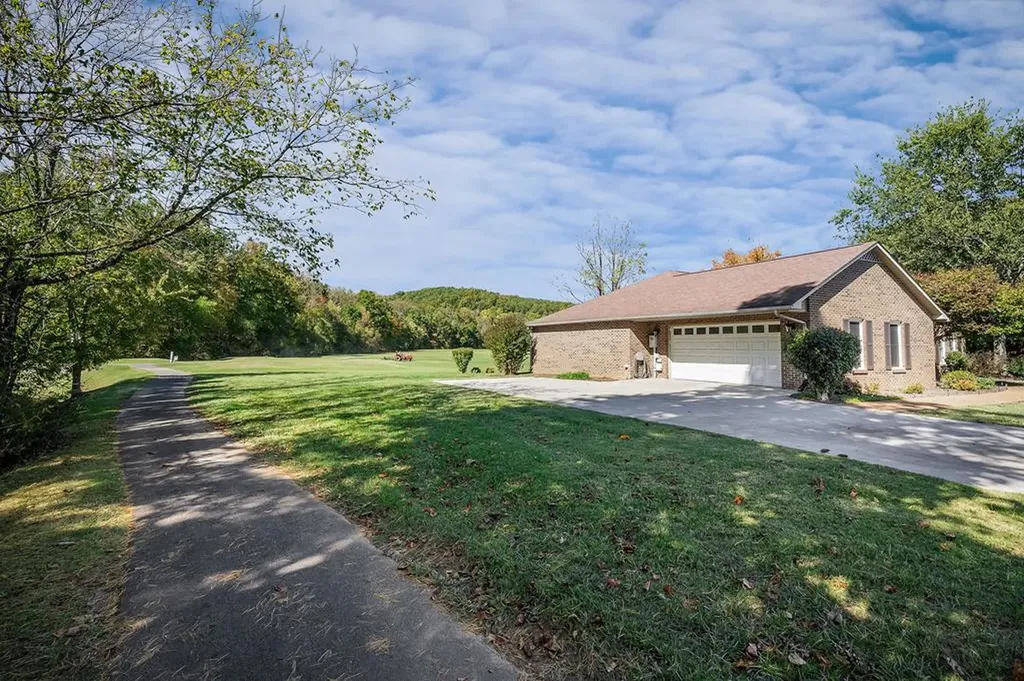 1128 N Plantation Drive Cookeville TN 38506