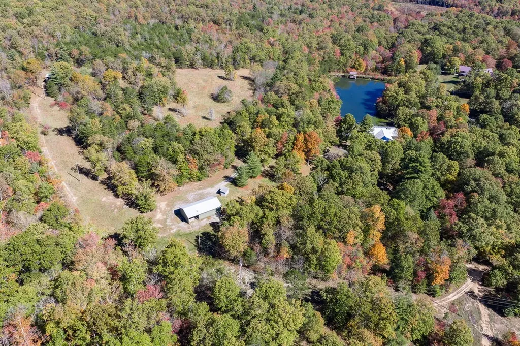 1101 Tom Davidson Road Crab Orchard TN 37723