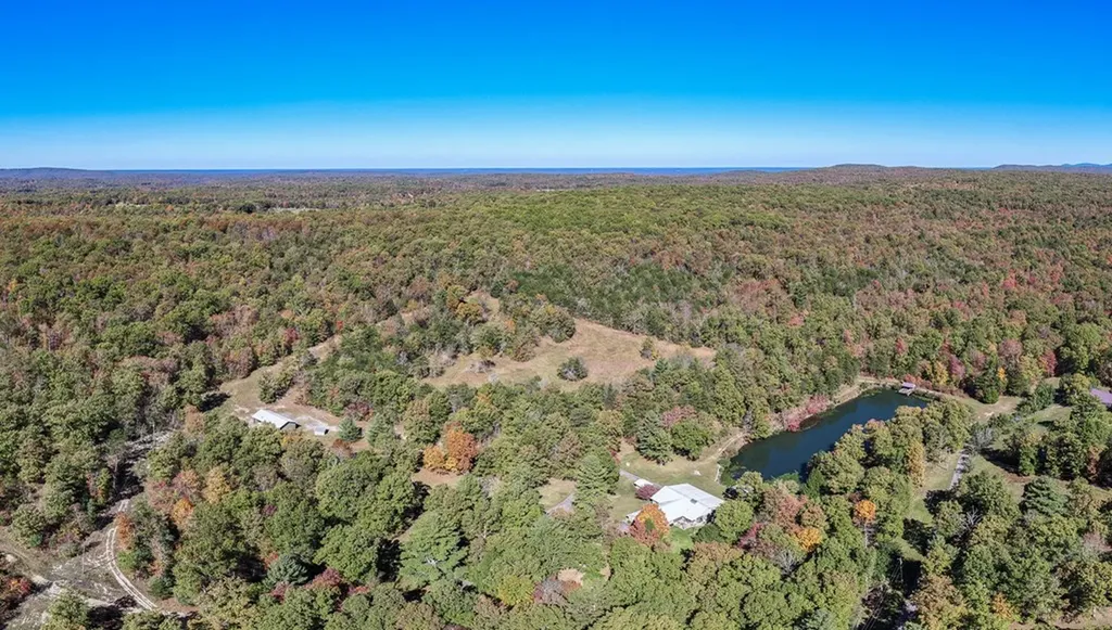 1101 Tom Davidson Road Crab Orchard TN 37723