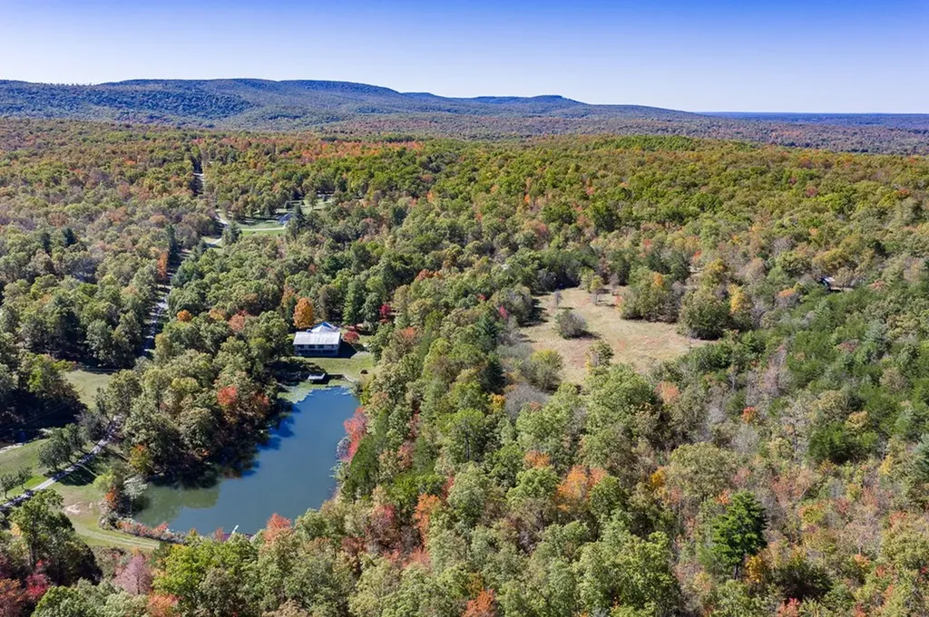 1101 Tom Davidson Road Crab Orchard TN 37723