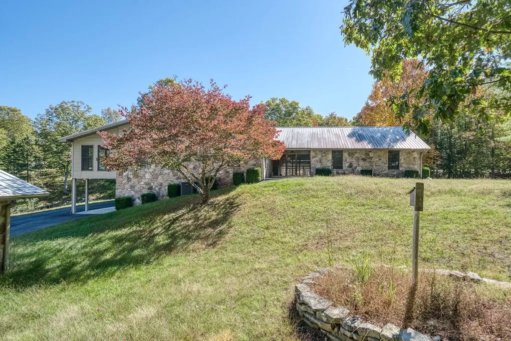 1101 Tom Davidson Road Crab Orchard TN 37723