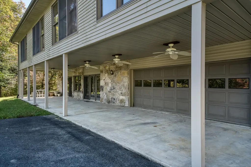 1101 Tom Davidson Road Crab Orchard TN 37723