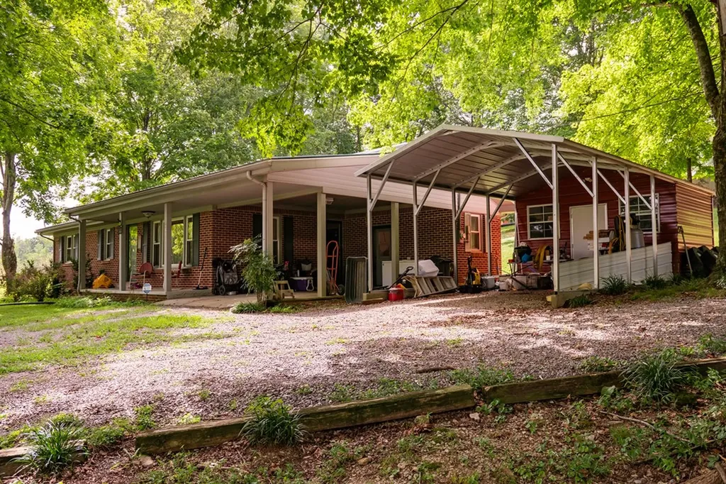 427 Allen Chapel Road Hilham TN 38568