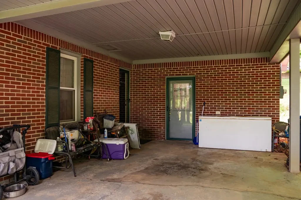 427 Allen Chapel Road Hilham TN 38568