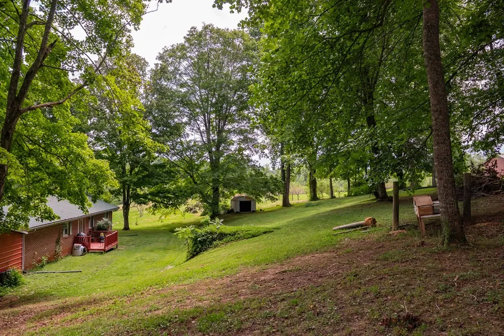 427 Allen Chapel Road Hilham TN 38568