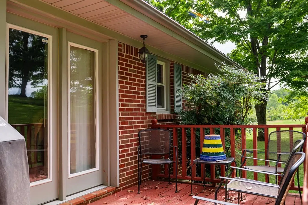 427 Allen Chapel Road Hilham TN 38568