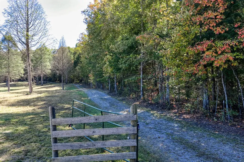 4832 Lovejoy Road Crawford TN 38554