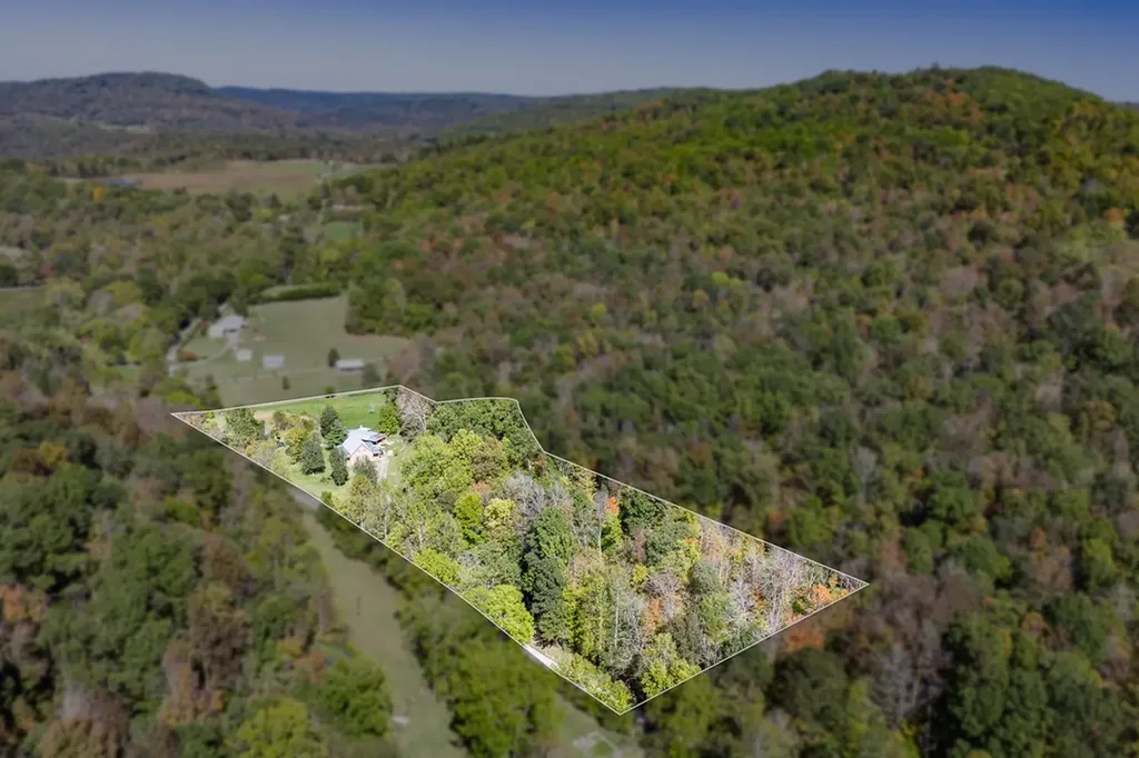 1292 Columbia Hill Monterey TN 38574