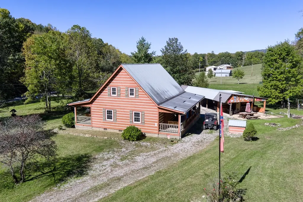 1292 Columbia Hill Monterey TN 38574