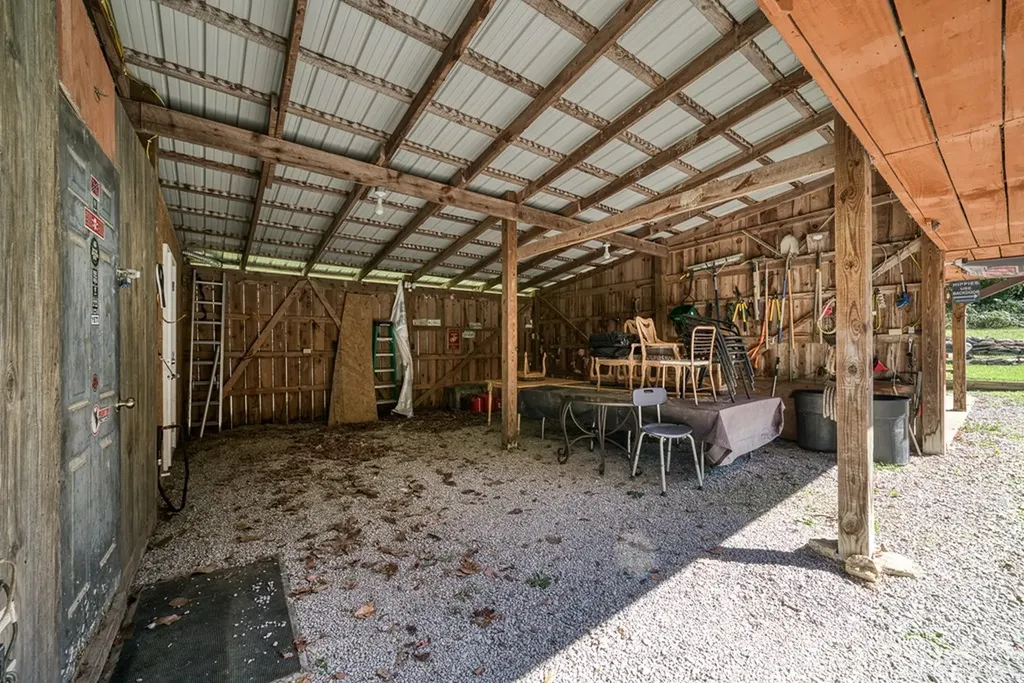 1292 Columbia Hill Monterey TN 38574