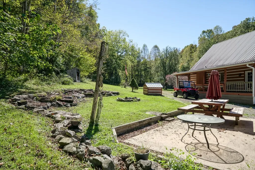 1292 Columbia Hill Monterey TN 38574