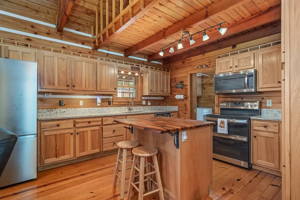 1292 Columbia Hill Monterey TN 38574