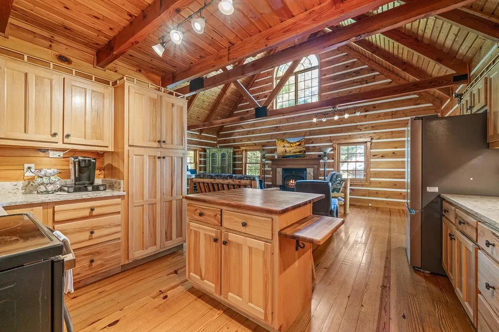 1292 Columbia Hill Monterey TN 38574