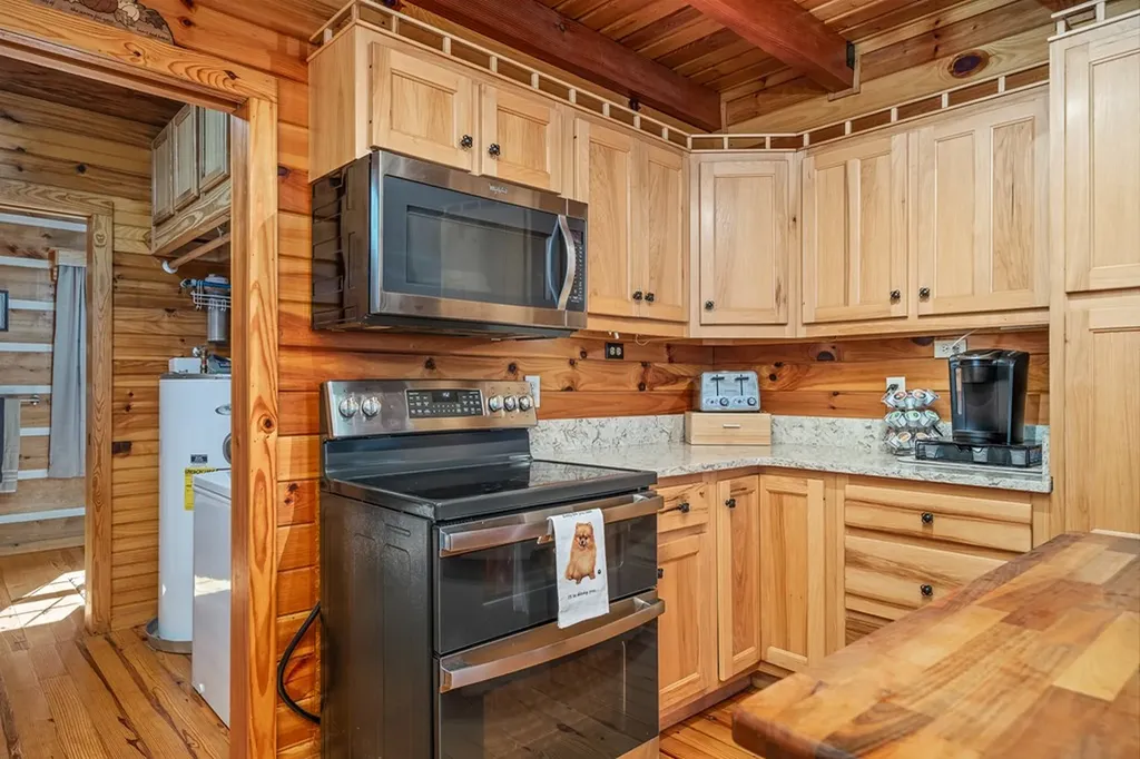 1292 Columbia Hill Monterey TN 38574