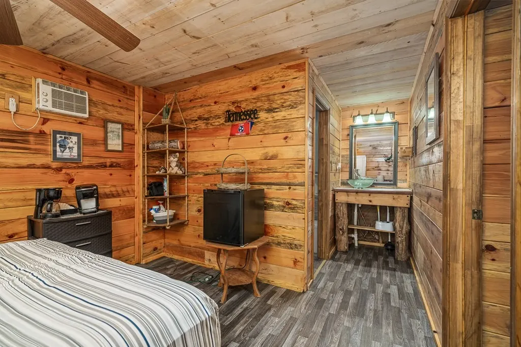 1292 Columbia Hill Monterey TN 38574