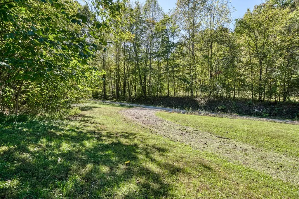 1292 Columbia Hill Monterey TN 38574