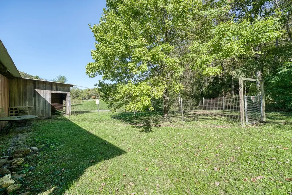 1292 Columbia Hill Monterey TN 38574