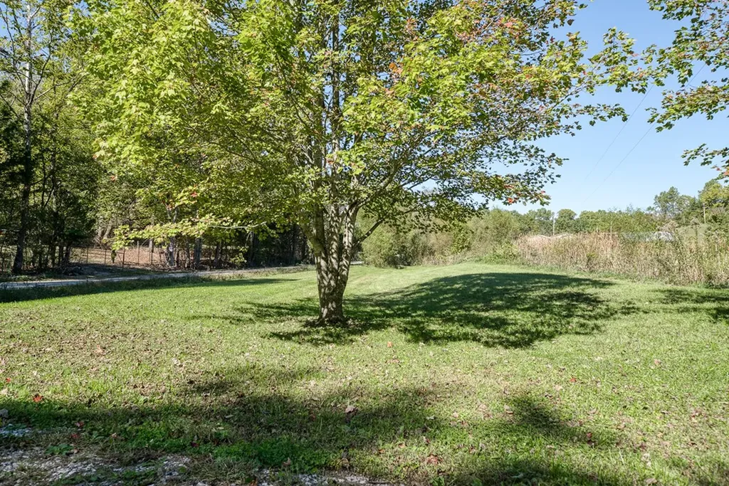 1292 Columbia Hill Monterey TN 38574