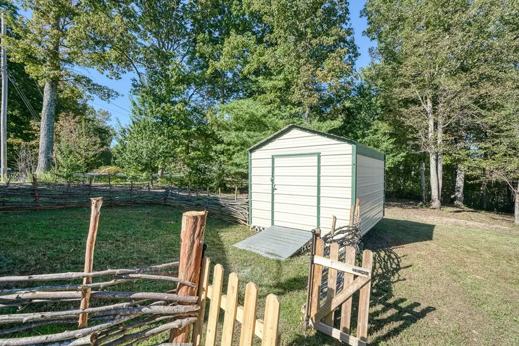 10 Black Bear Court Crossville TN 38571