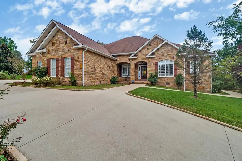 221 Wind Song Trail Crossville TN 38555