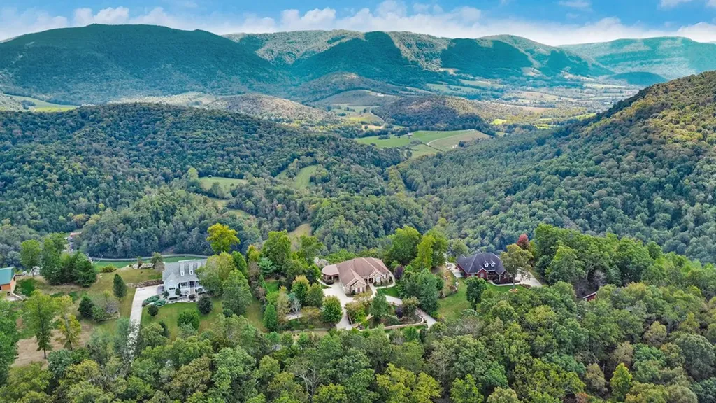 221 Wind Song Trail Crossville TN 38555