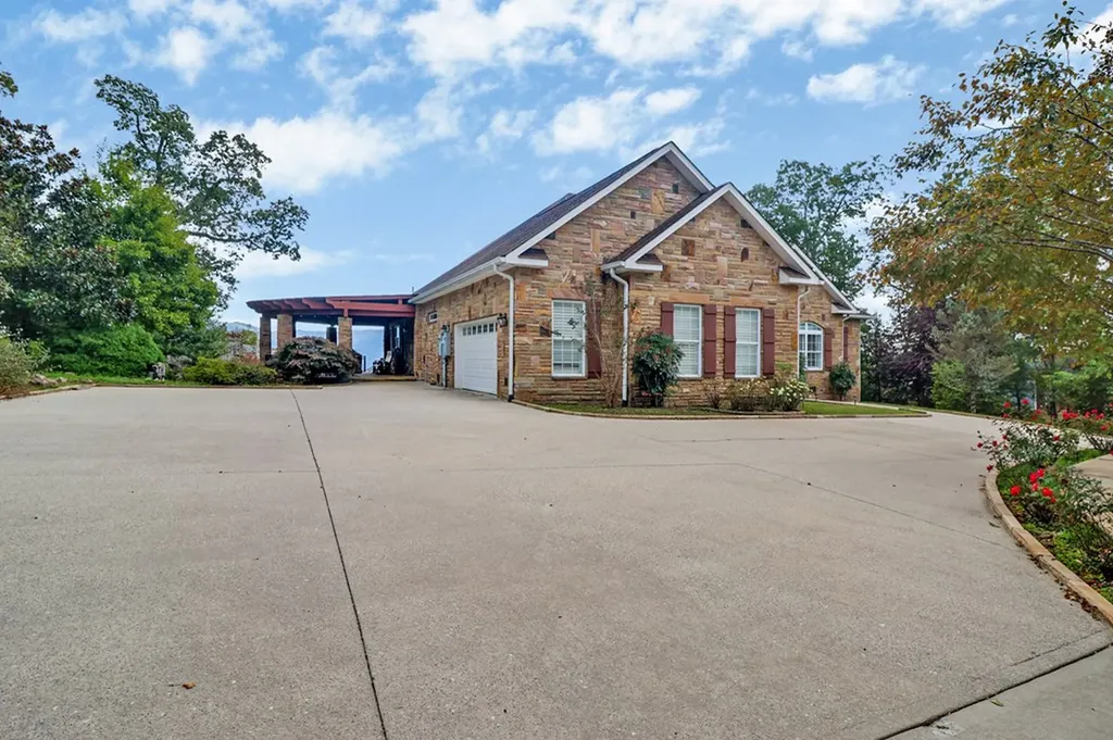 221 Wind Song Trail Crossville TN 38555