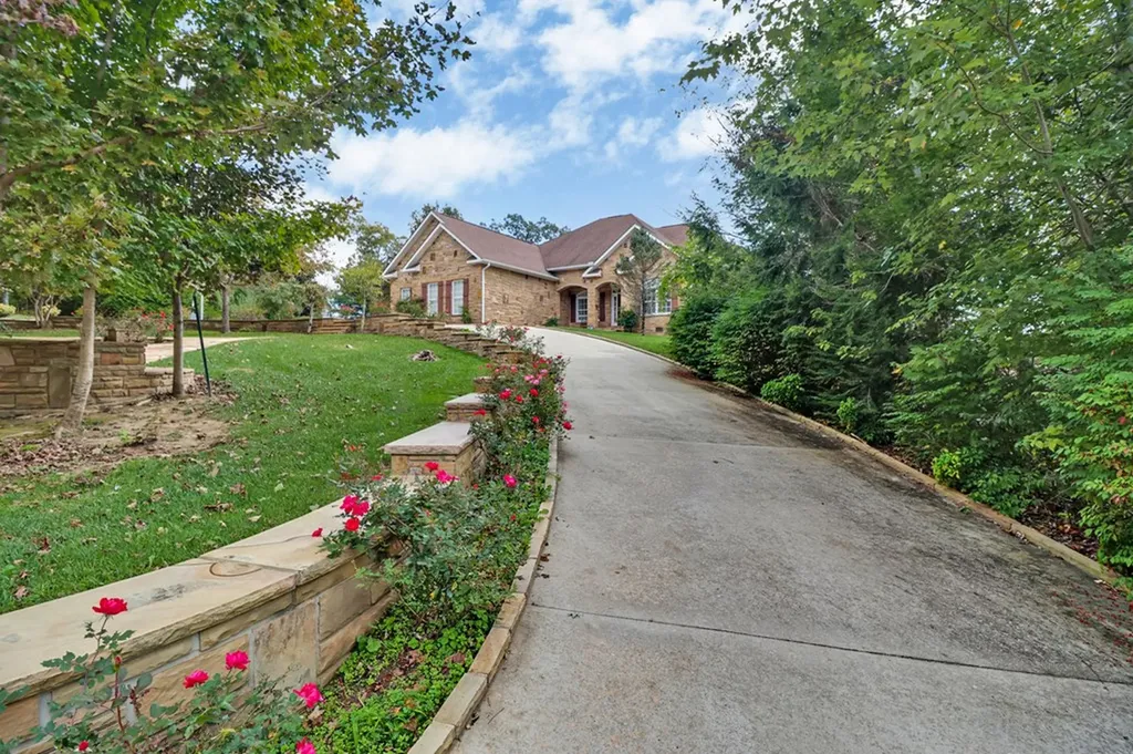 221 Wind Song Trail Crossville TN 38555