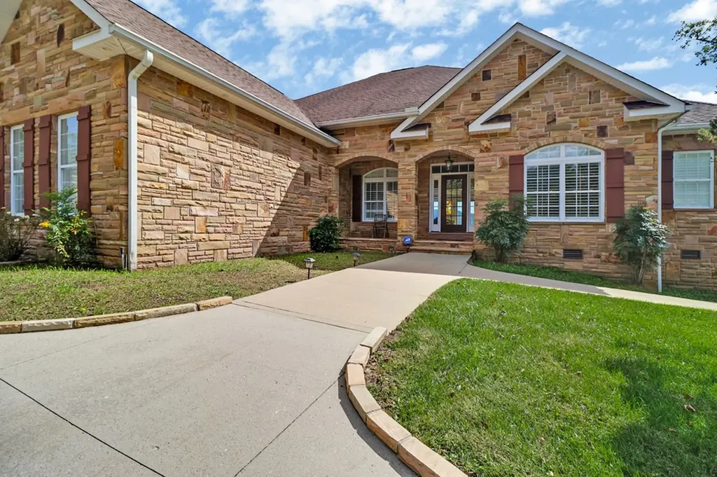 221 Wind Song Trail Crossville TN 38555