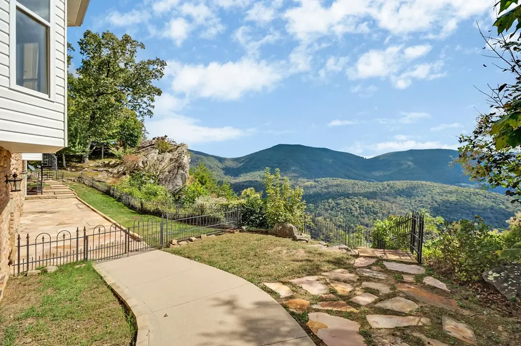 221 Wind Song Trail Crossville TN 38555