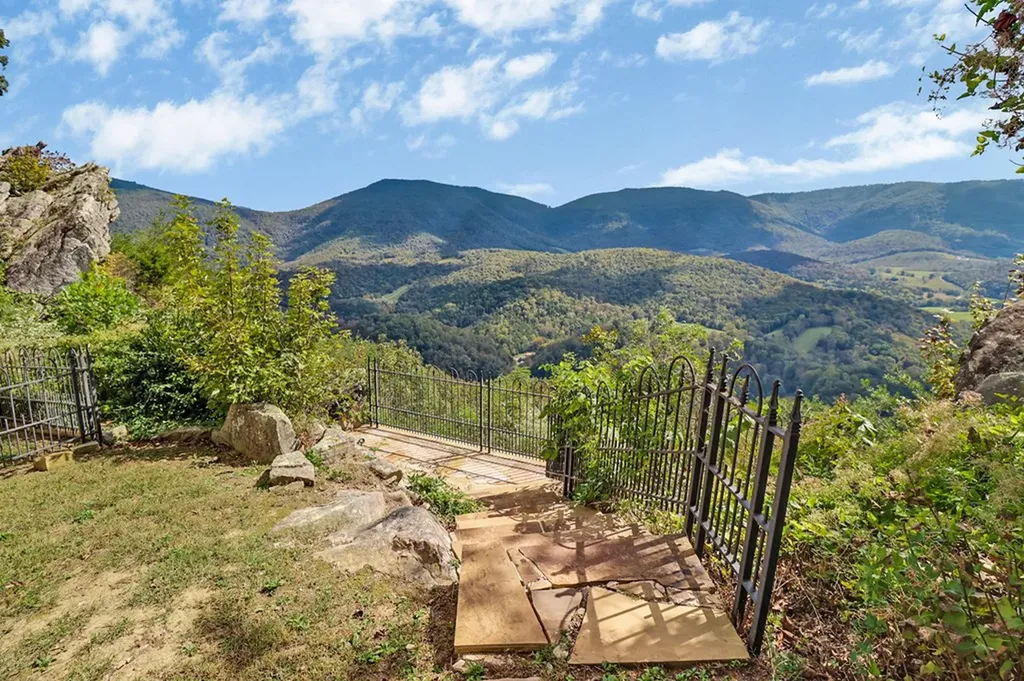 221 Wind Song Trail Crossville TN 38555