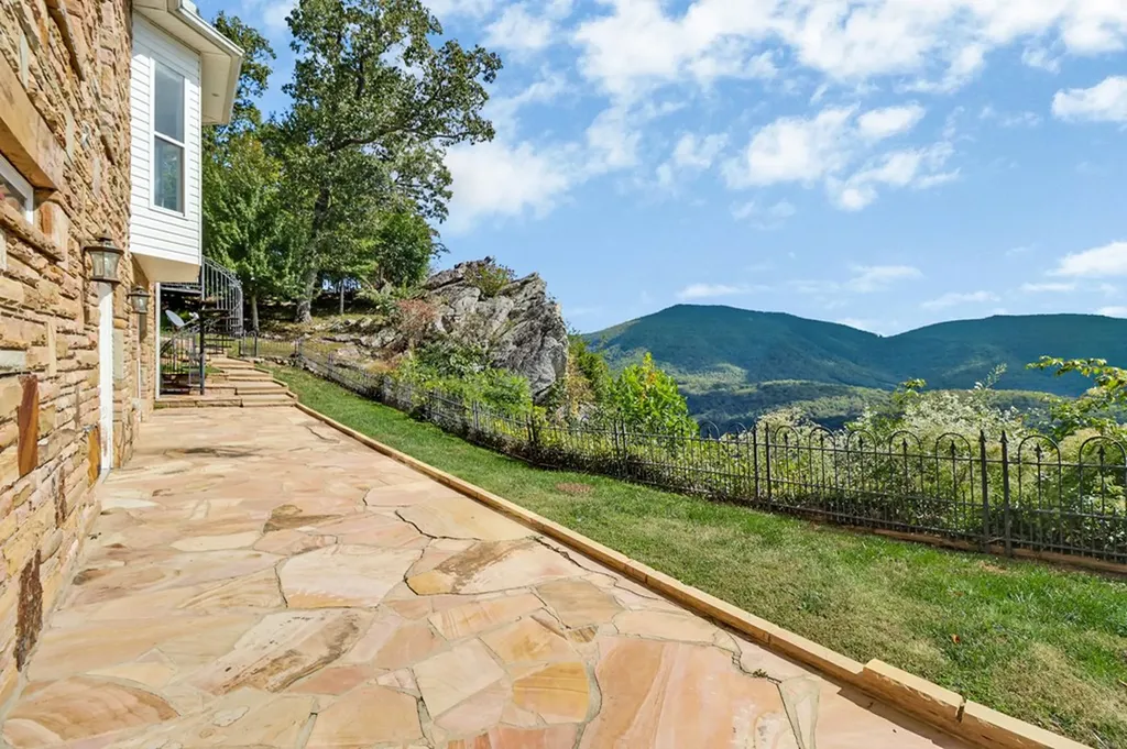 221 Wind Song Trail Crossville TN 38555