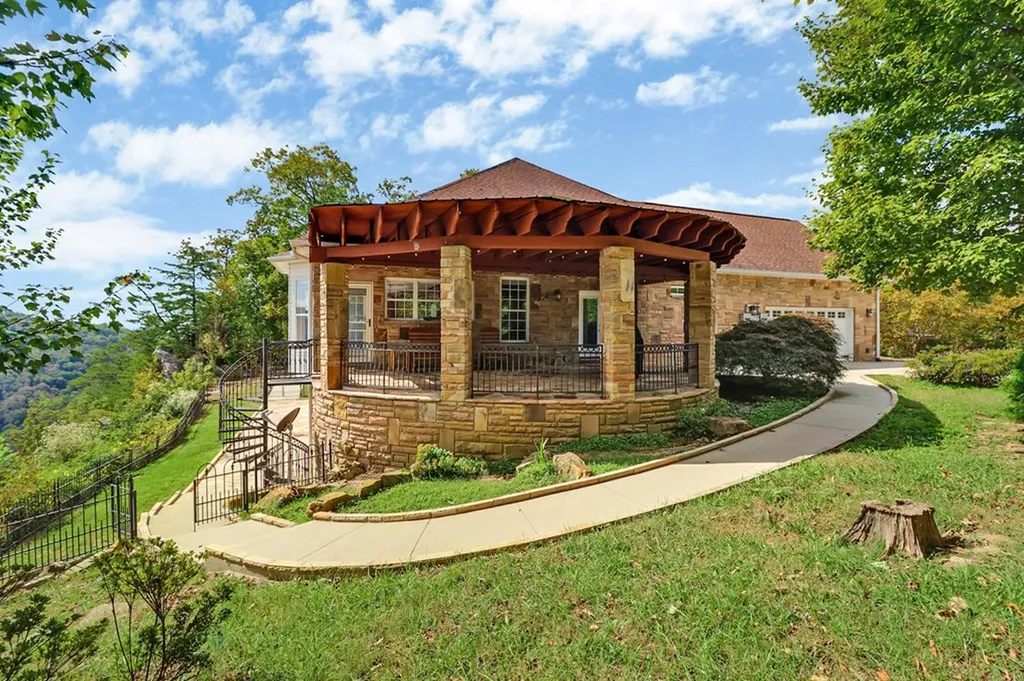 221 Wind Song Trail Crossville TN 38555