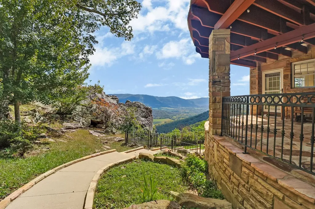 221 Wind Song Trail Crossville TN 38555