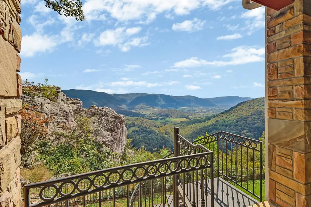 221 Wind Song Trail Crossville TN 38555