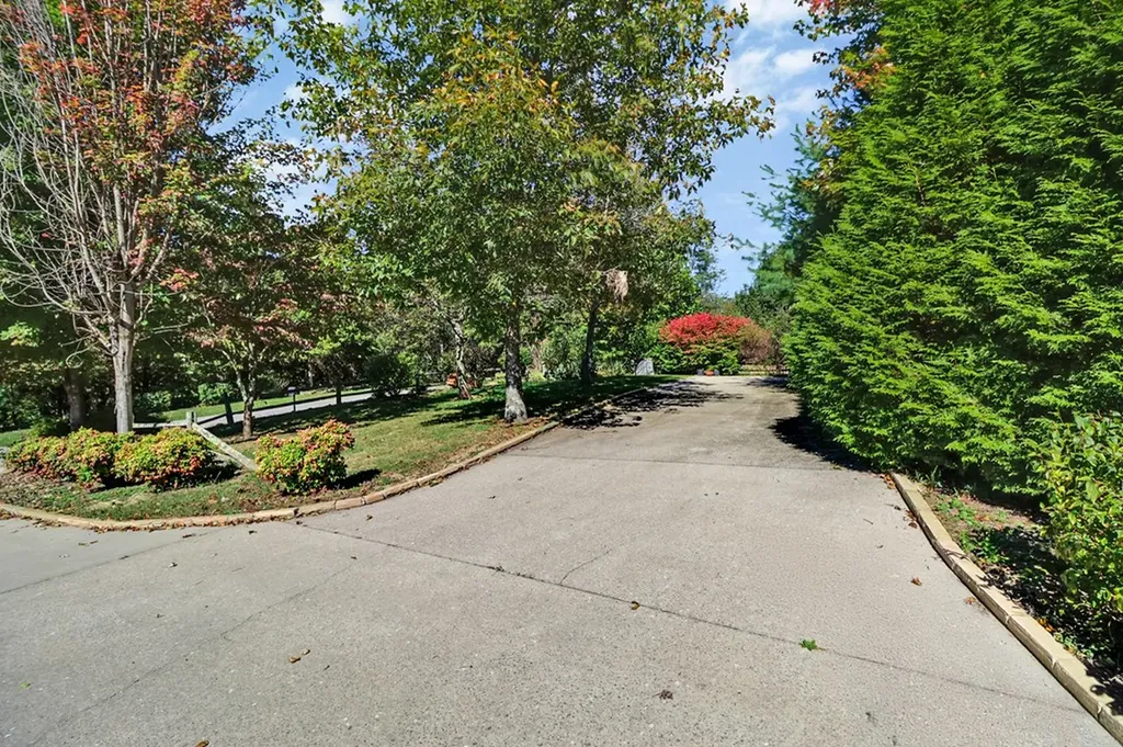 221 Wind Song Trail Crossville TN 38555