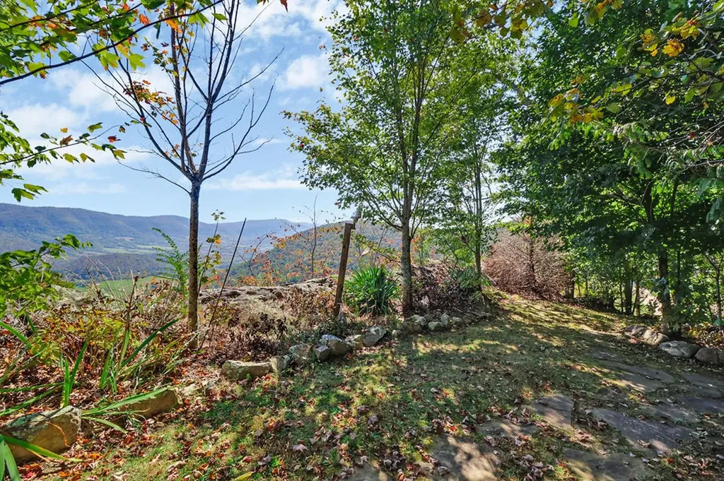 221 Wind Song Trail Crossville TN 38555