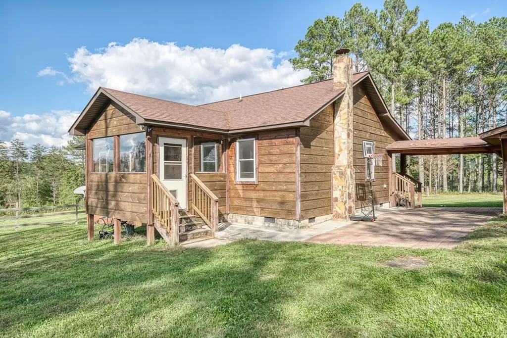 944 Flat Rock Road Crossville TN 38572-1784