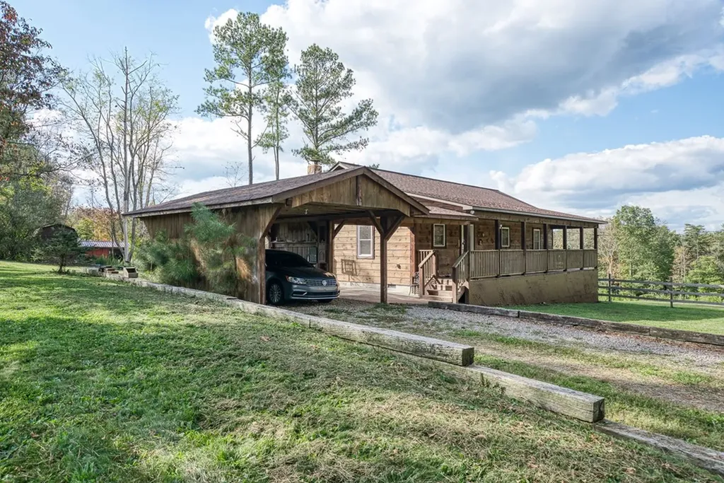944 Flat Rock Road Crossville TN 38572-1784