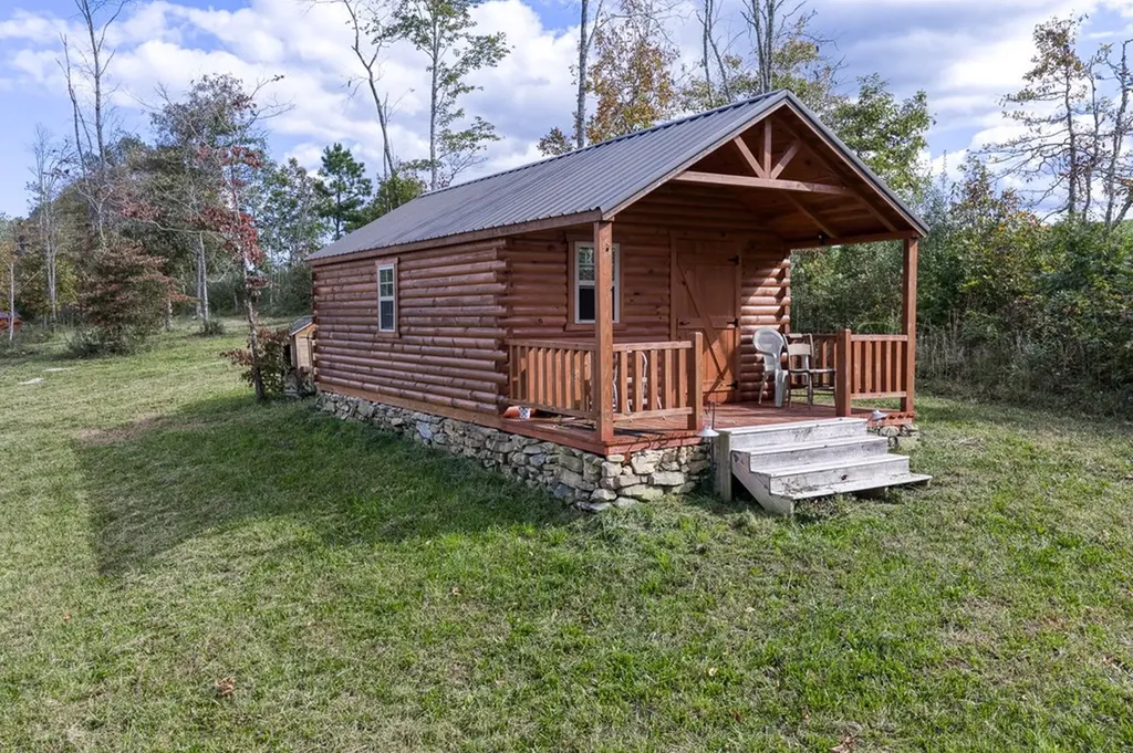 944 Flat Rock Road Crossville TN 38572-1784